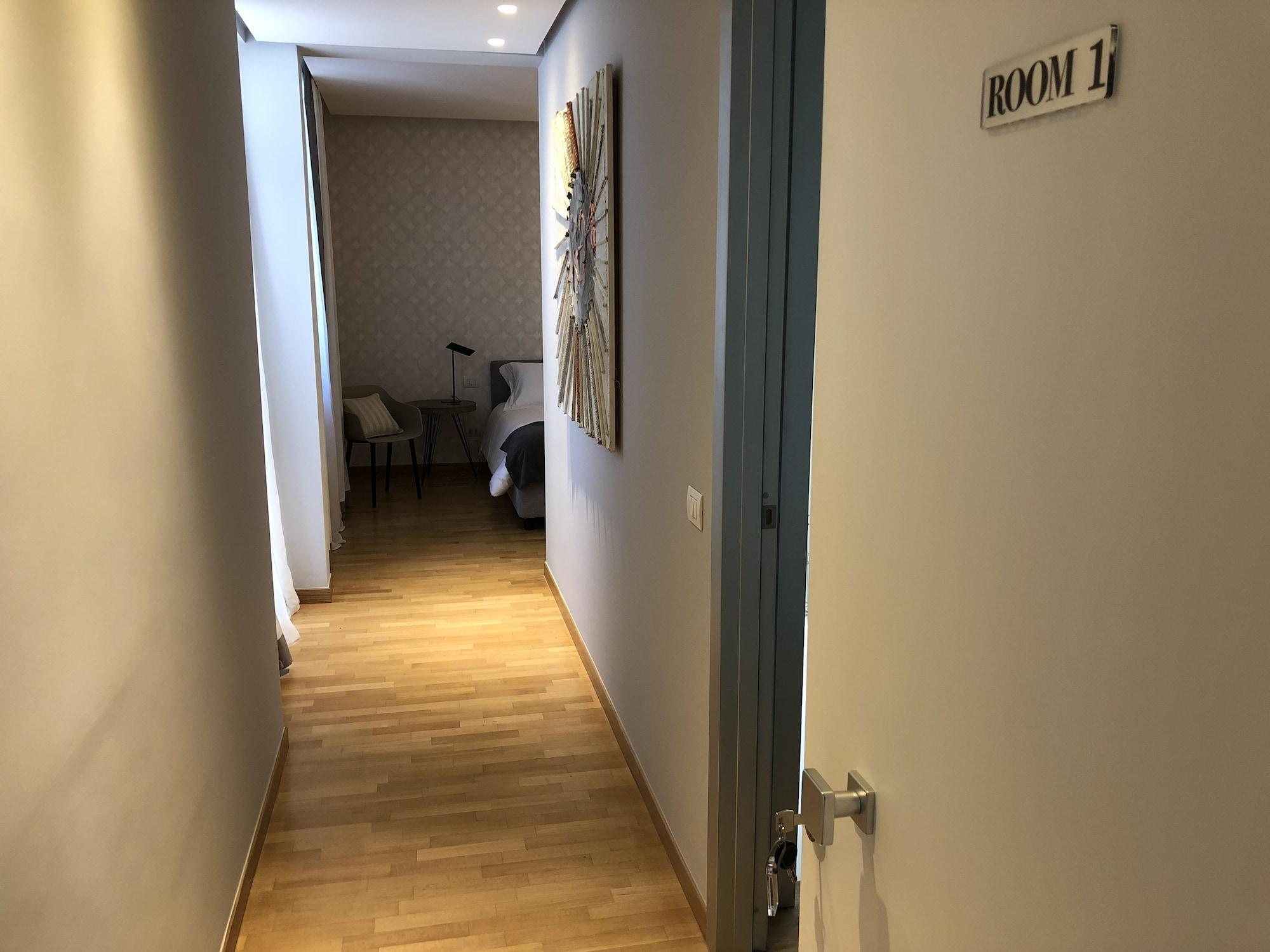 200 Rooms & Terrace Бари Екстериор снимка