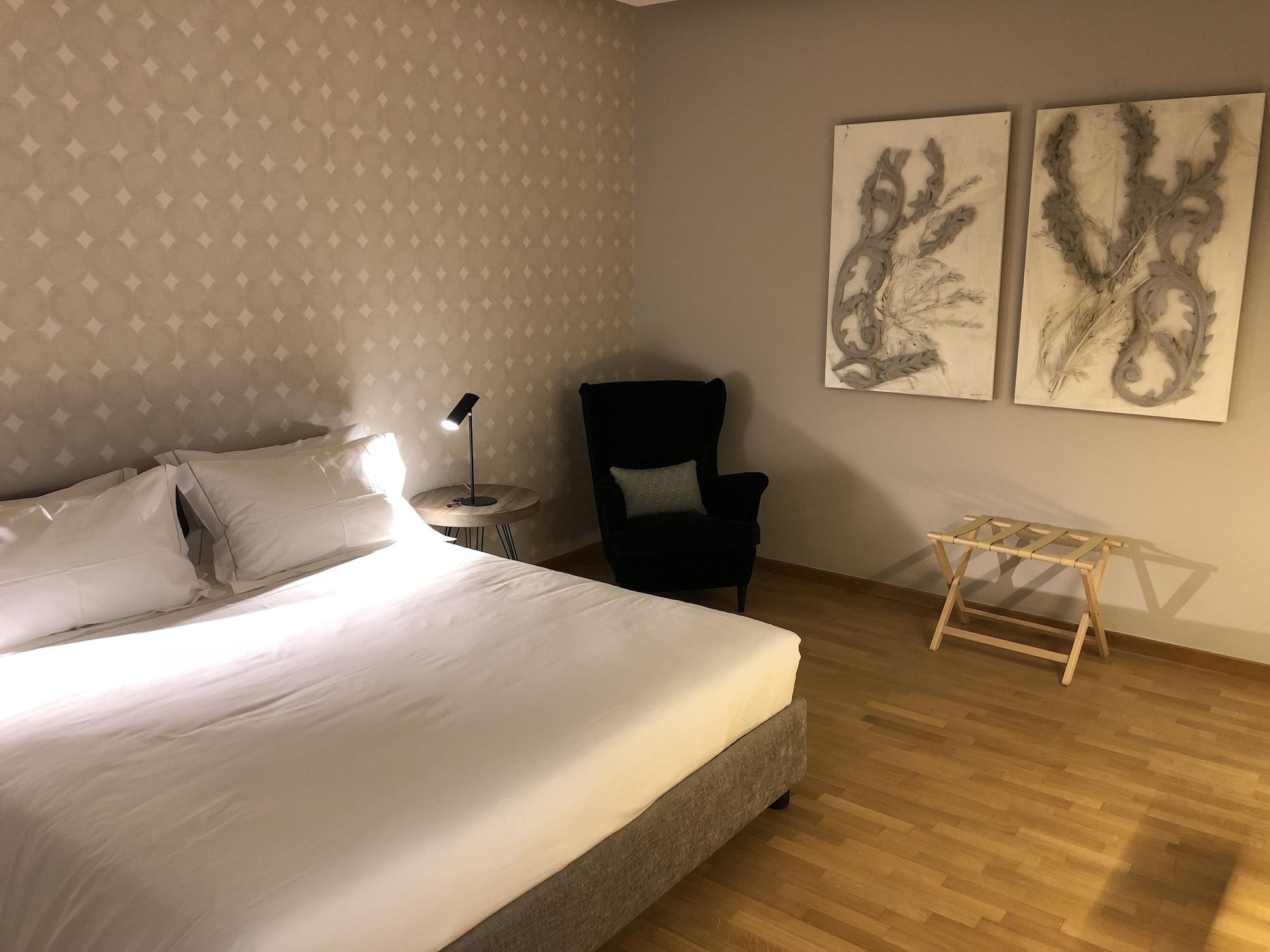 200 Rooms & Terrace Бари Екстериор снимка